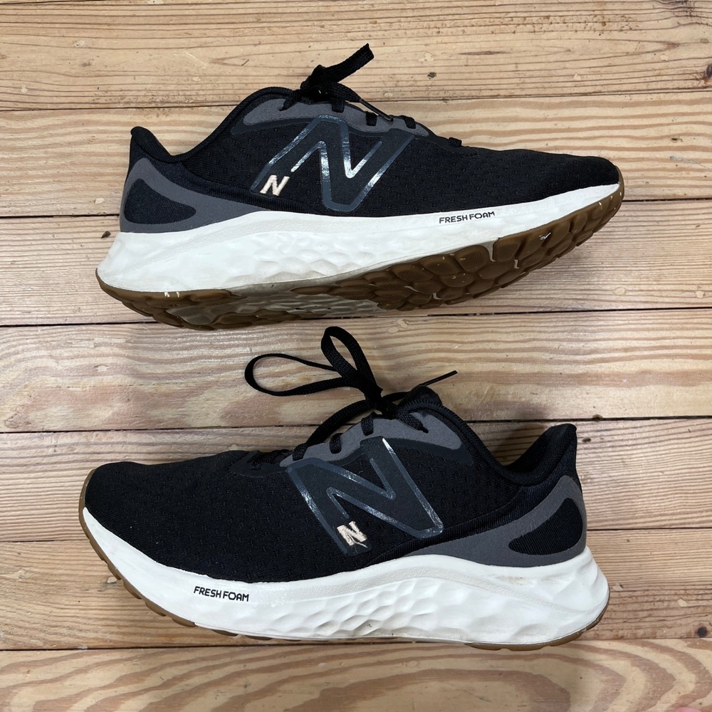 New Balance Fresh Foam Arishi v4 Black White Gum Running Shoes WARISEK4 Womens 8 - Picture 2 of 9